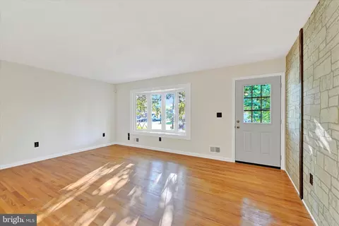 208 Magothy Beach Rd, Pasadena, MD 21122 photo 5