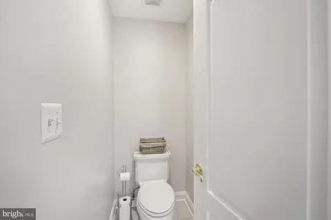 Entry Way - 717 Sonne Dr, Annapolis, MD 21401 photo 6 of 12