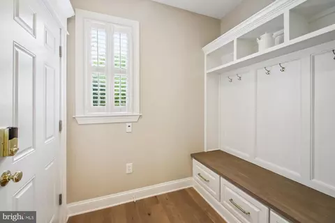 Entry Way - 717 Sonne Dr, Annapolis, MD 21401 photo 5 of 12