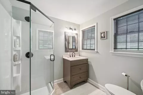 Bath - 717 Sonne Dr, Annapolis, MD 21401 photo 8 of 8