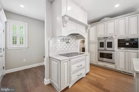Entry Way - 717 Sonne Dr, Annapolis, MD 21401 photo 4 of 12