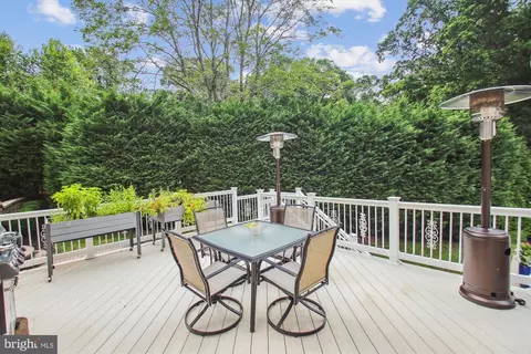 Exterior - 717 Sonne Dr, Annapolis, MD 21401 photo 4 of 11