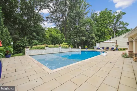 Exterior - 717 Sonne Dr, Annapolis, MD 21401 photo 7 of 11