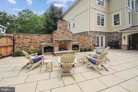 Exterior - 717 Sonne Dr, Annapolis, MD 21401 photo 8 of 11