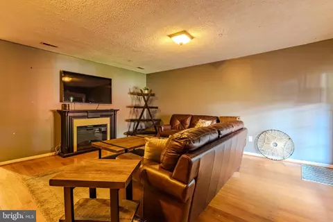 Living - 191 Pinecove Ave, Odenton, MD 21113 photo 2 of 2