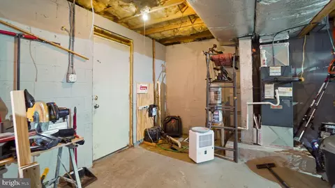 Entry Way - 623 Drain Dr, Pasadena, MD 21122 photo 7 of 8