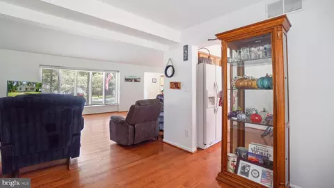 Entry Way - 623 Drain Dr, Pasadena, MD 21122 photo 4 of 8