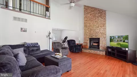 Entry Way - 623 Drain Dr, Pasadena, MD 21122 photo 2 of 8