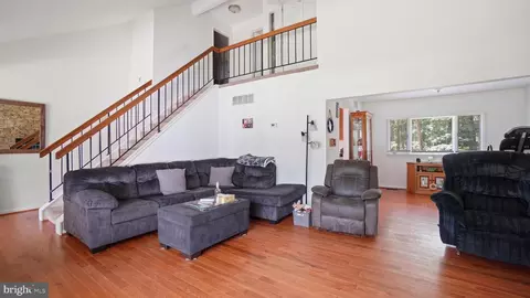 Entry Way - 623 Drain Dr, Pasadena, MD 21122 photo 3 of 8