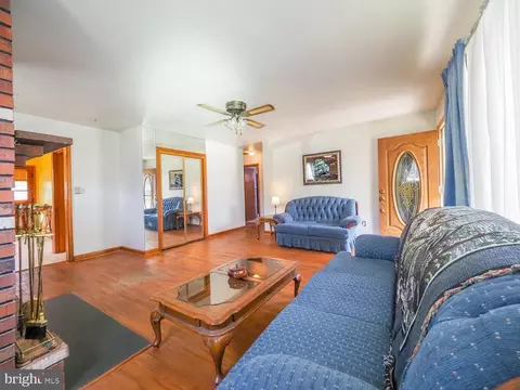 238 Wanda Rd, Pasadena, MD 21122 photo 2