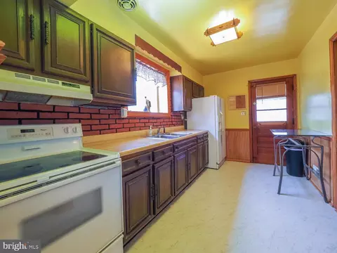 238 Wanda Rd, Pasadena, MD 21122 photo 6