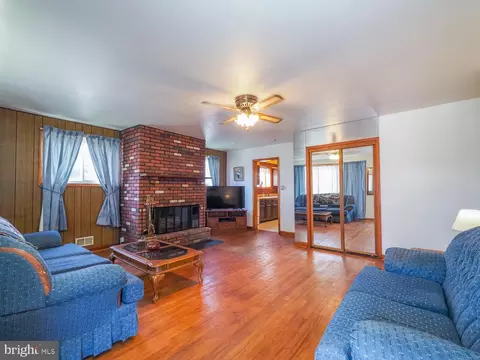 238 Wanda Rd, Pasadena, MD 21122 photo 5