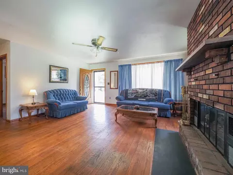 238 Wanda Rd, Pasadena, MD 21122 photo 3