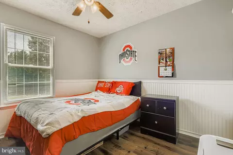 Bedroom - 7948 Cobbler Ln, Pasadena, MD 21122 photo 4 of 7