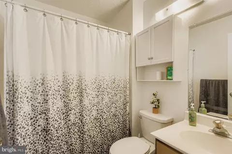 Bath - 7948 Cobbler Ln, Pasadena, MD 21122 photo 1 of 2