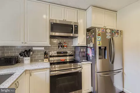 Kitchen - 7948 Cobbler Ln, Pasadena, MD 21122 photo 3 of 3