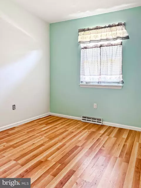 Bedroom - 174 Oak Dr, Pasadena, MD 21122 photo 3 of 3