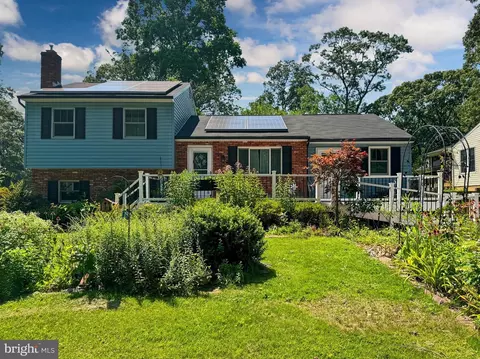 174 Oak Dr, Pasadena, MD 21122