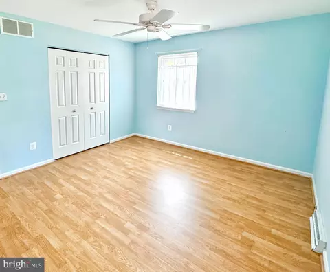 Bedroom - 174 Oak Dr, Pasadena, MD 21122 photo 2 of 3