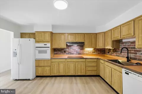 1347 W River Rd, Shady Side, MD 20764 photo 10