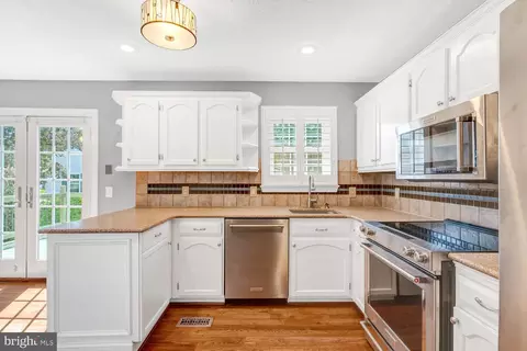 8563 Kim Marie Ct, Pasadena, MD 21122 photo 17