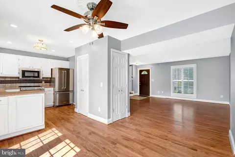 8563 Kim Marie Ct, Pasadena, MD 21122 photo 14