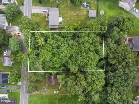 8129 Elizabeth Rd, Pasadena, MD 21122 photo 3