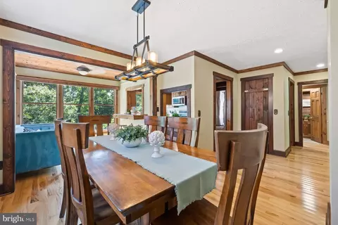 Dining - 1260 Baltimore Annapolis Blvd, Arnold, MD 21012 photo 2 of 4