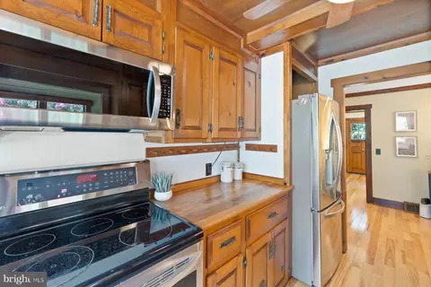 Entry Way - 1260 Baltimore Annapolis Blvd, Arnold, MD 21012 photo 2 of 12