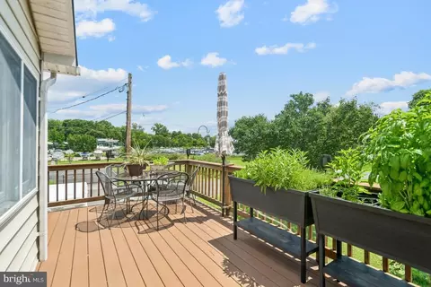 Exterior - 831 Shore Dr, Edgewater, MD 21037 photo 5 of 9