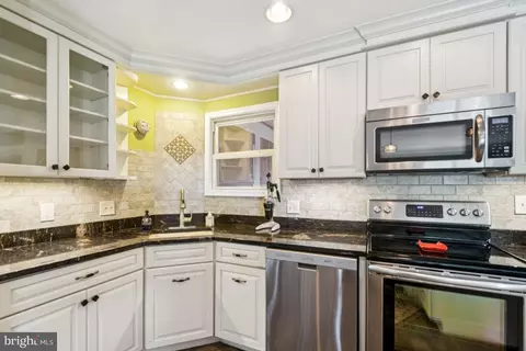 Kitchen - 831 Shore Dr, Edgewater, MD 21037 photo 3 of 3