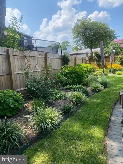 Exterior - 831 Shore Dr, Edgewater, MD 21037 photo 6 of 9