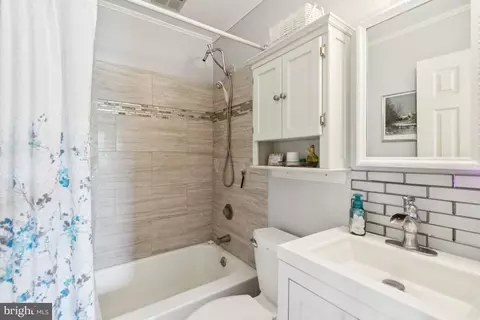 Bath - 831 Shore Dr, Edgewater, MD 21037 photo 1 of 3