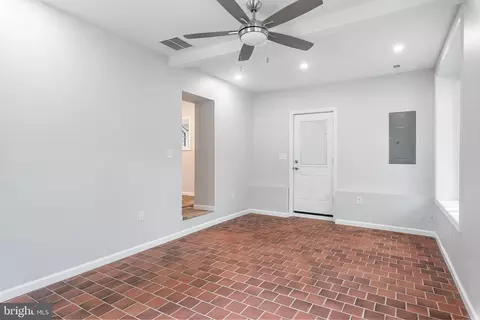 Entry Way - 301 Green Dr, Pasadena, MD 21122 photo 7 of 11