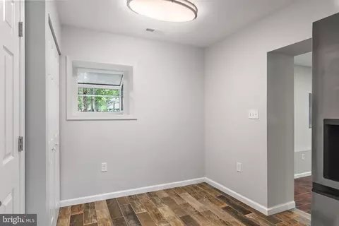 Entry Way - 301 Green Dr, Pasadena, MD 21122 photo 3 of 11