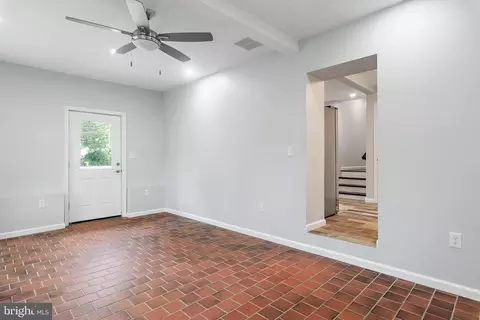 Entry Way - 301 Green Dr, Pasadena, MD 21122 photo 6 of 11