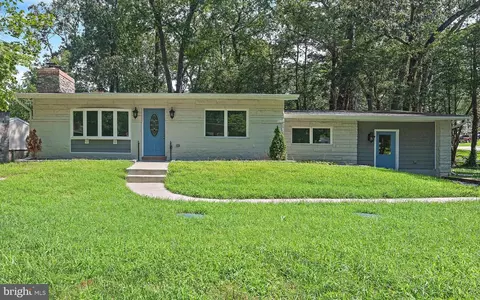 Exterior - 301 Green Dr, Pasadena, MD 21122 photo 5 of 11