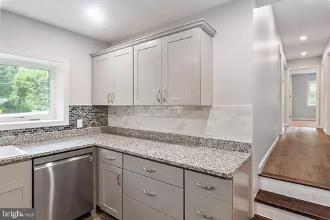 Entry Way - 301 Green Dr, Pasadena, MD 21122 photo 1 of 11