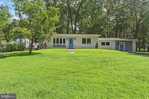 301 Green Dr, Pasadena, MD 21122