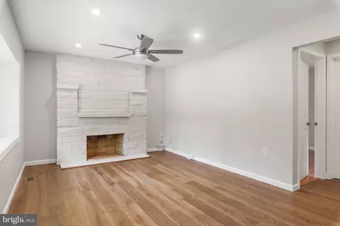Living - 301 Green Dr, Pasadena, MD 21122 photo 2 of 3