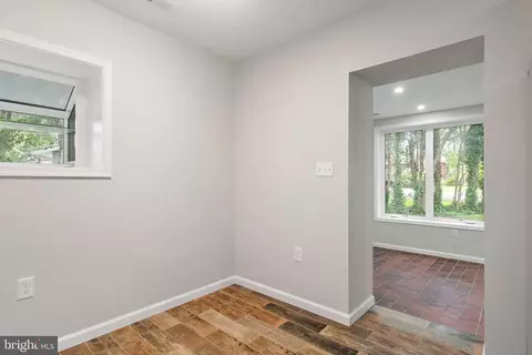 Entry Way - 301 Green Dr, Pasadena, MD 21122 photo 5 of 11