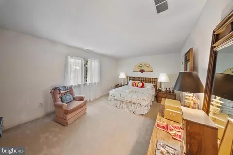 Bedroom - 193 Southdown Rd, Edgewater, MD 21037 photo 4 of 6