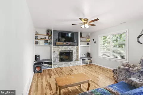 Living - 5942 Flood Ave, Deale, MD 20751 photo 2 of 2