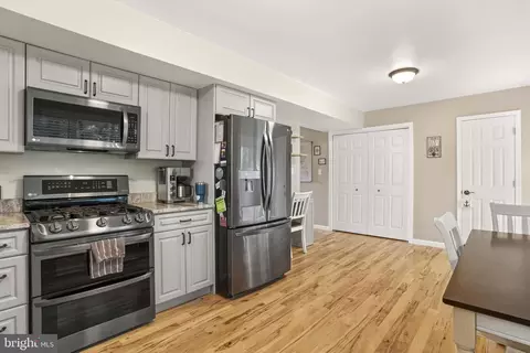 Entry Way - 5942 Flood Ave, Deale, MD 20751 photo 2 of 3