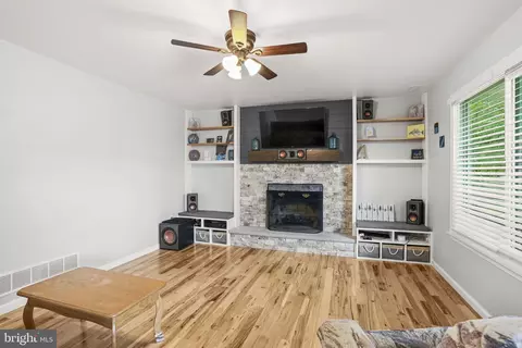 Living - 5942 Flood Ave, Deale, MD 20751 photo 1 of 2