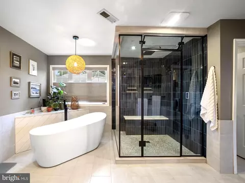 Bath - 733 Seneca Dr, Odenton, MD 21113 photo 2 of 12