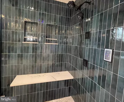 Bath - 733 Seneca Dr, Odenton, MD 21113 photo 6 of 12