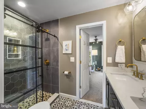 Bath - 733 Seneca Dr, Odenton, MD 21113 photo 11 of 12