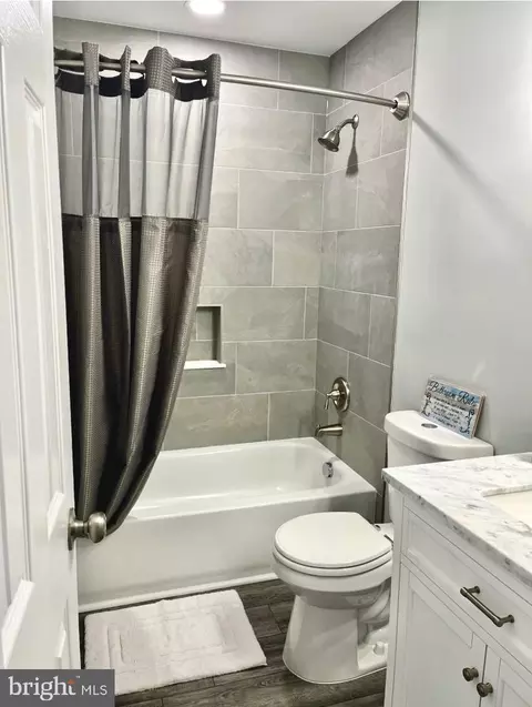 Bath - 8440 Spring Rd, Pasadena, MD 21122 photo 5 of 7