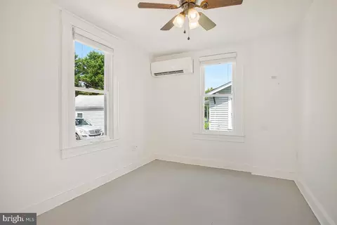 305 Bay Front Dr, Pasadena, MD 21122 photo 10